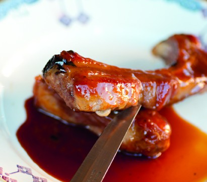 Costelles amb salsa nostrada
